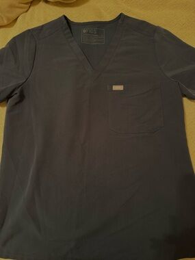 Figs Dark Harbor Catarina top size small
